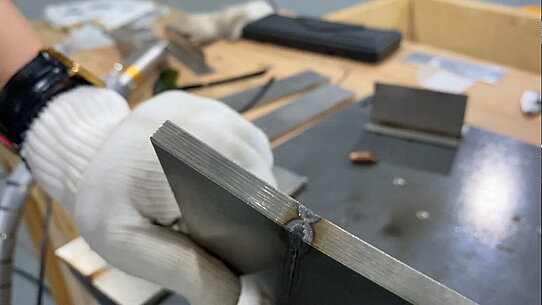 تأثير اللحام من الفولاذ المقاوم للصدأ 8 مم (الجانب)